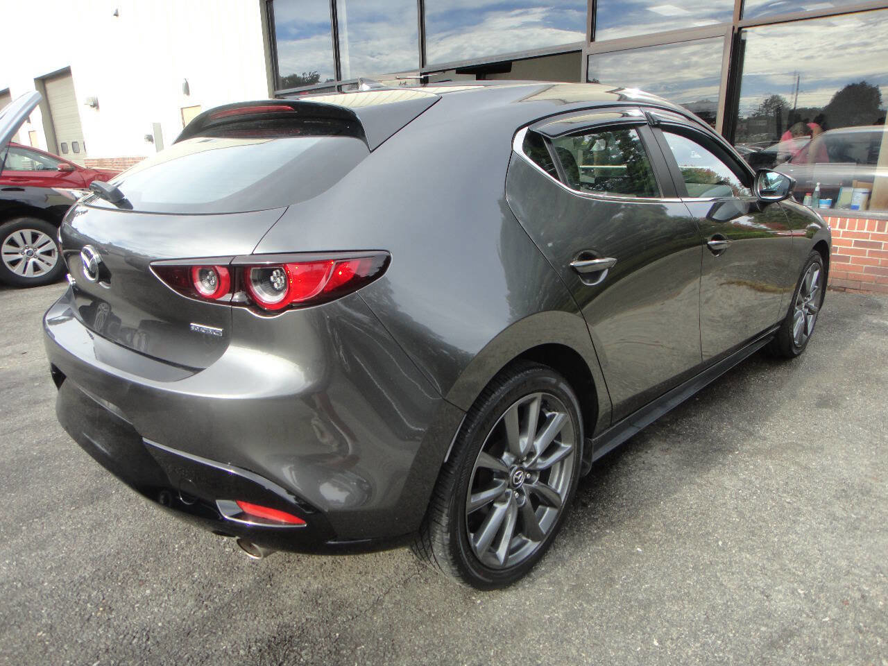 Used 2020 MAZDA MAZDA3 Hatchback w/ Preferred Package image 6