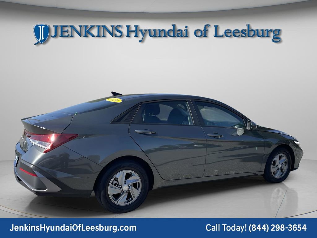 Certified 2024 Hyundai Elantra SE FWD image 4