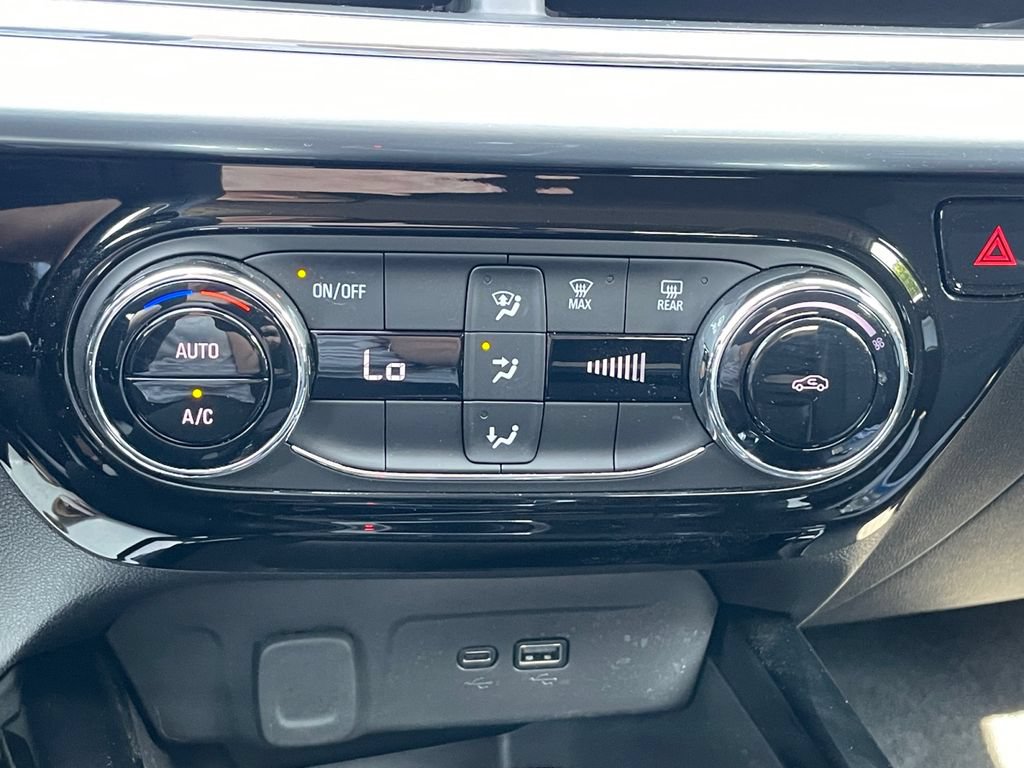 Used 2025 Chevrolet Trax LT FWD image 25