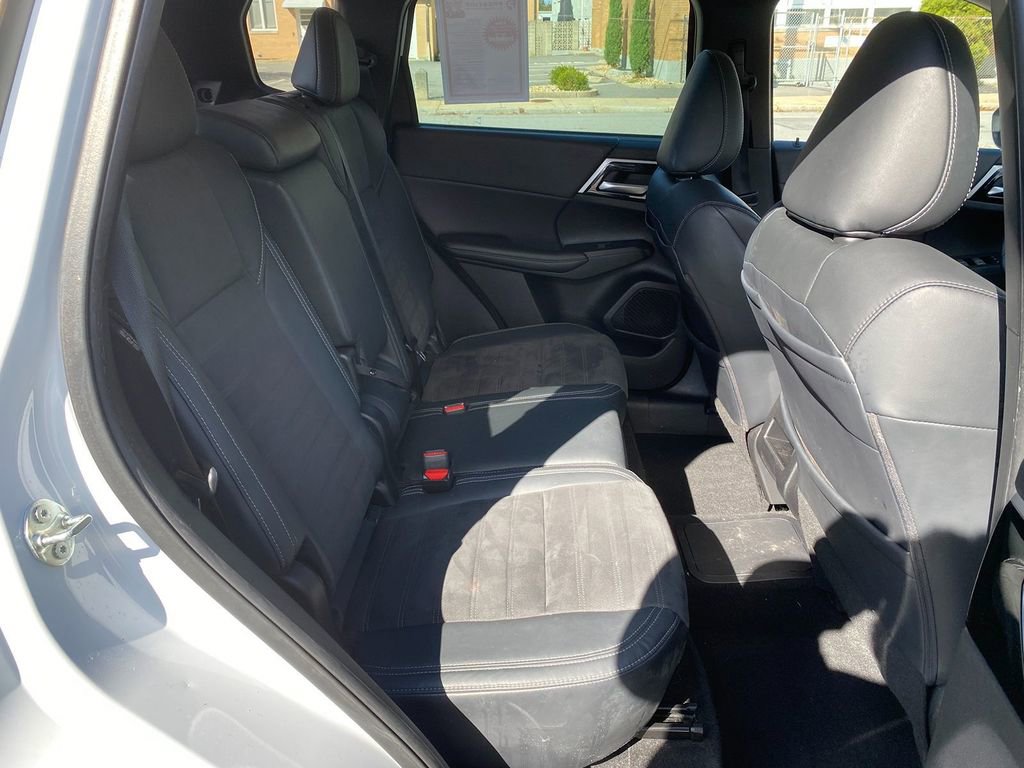 Used 2023 Mitsubishi Outlander SE image 27