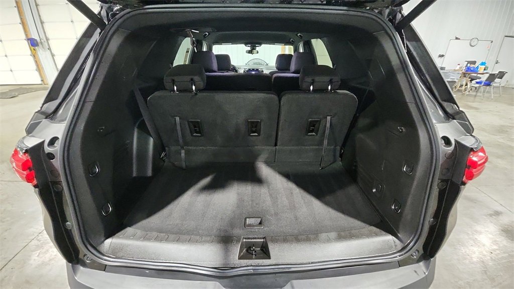 Used 2023 Chevrolet Traverse LT image 28
