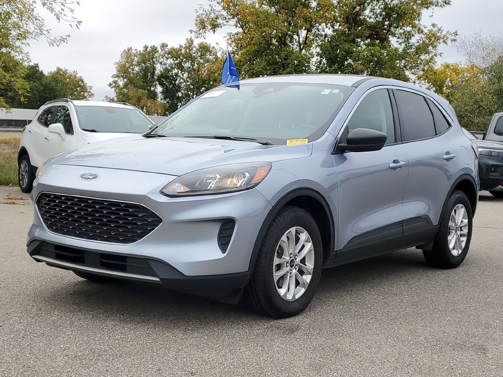Certified 2022 Ford Escape SE w/ Cold Weather Package AWD/4WD image 2