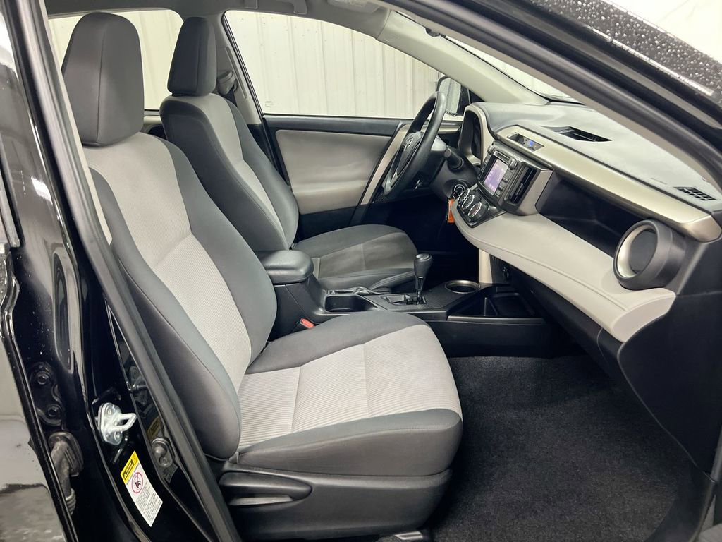 Used 2015 Toyota RAV4 LE AWD/4WD image 21