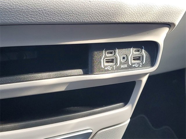 Used 2024 Chrysler Pacifica Touring-L image 33