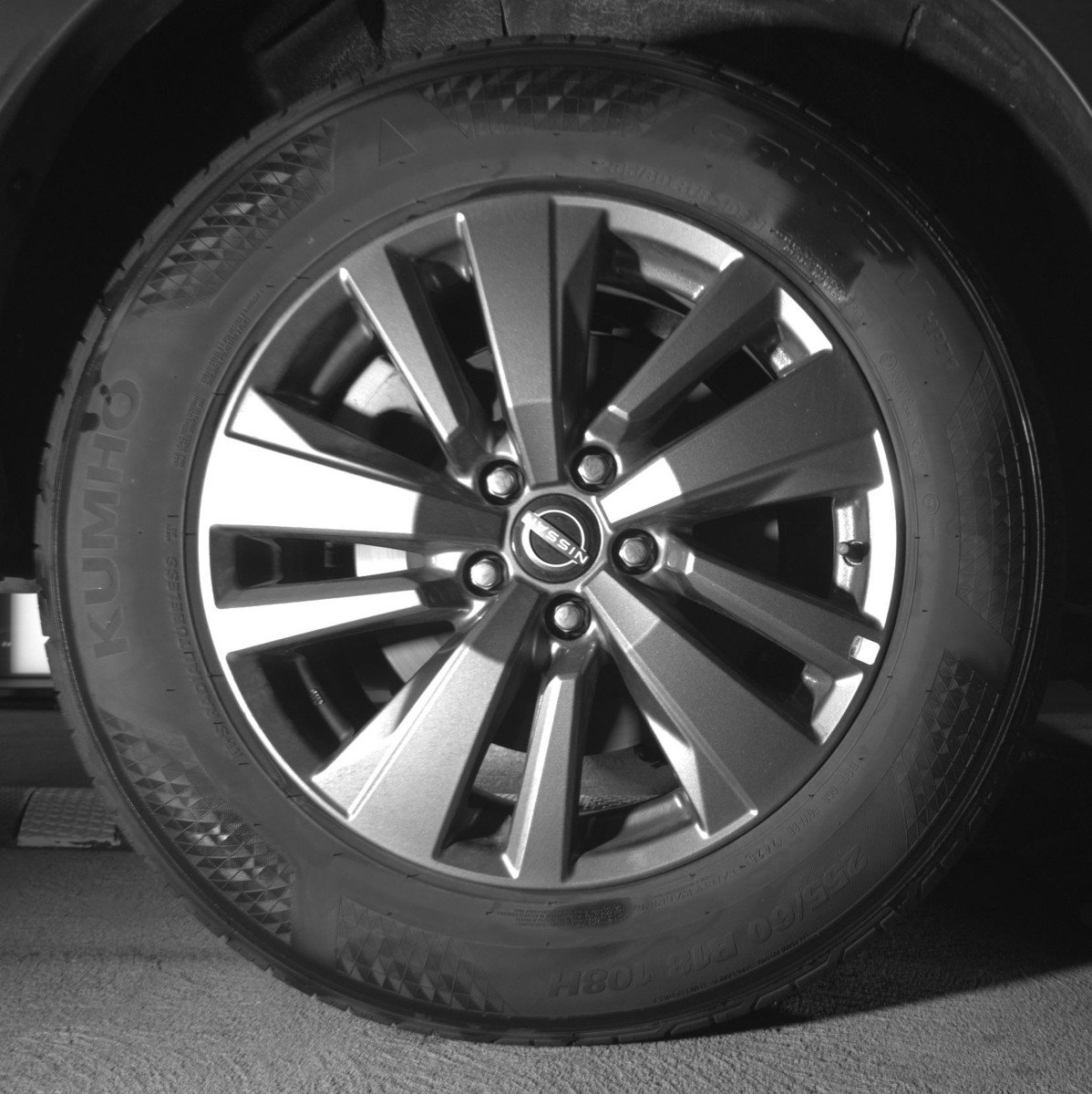 Used 2025 Nissan Pathfinder SV image 15