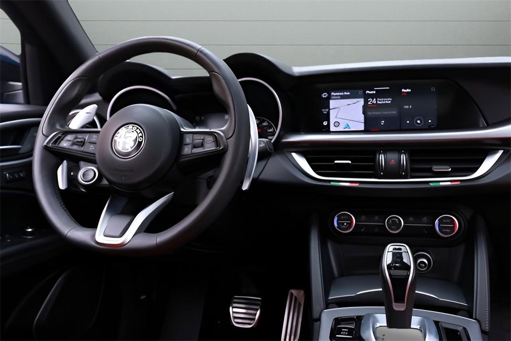 Used 2023 Alfa Romeo Stelvio Veloce image 42