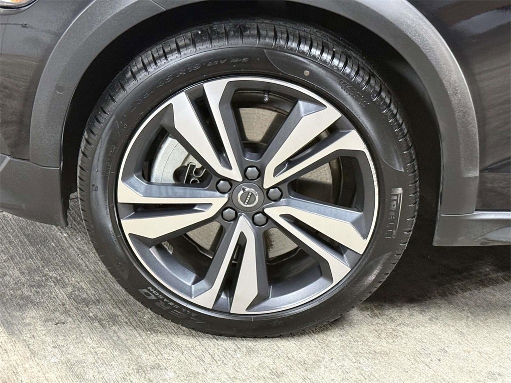 Used 2025 Volvo V60 B5 Cross Country Plus image 13