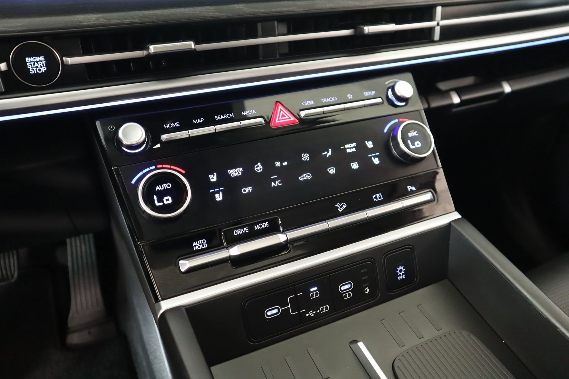 Certified 2025 Hyundai Santa Fe Limited image 8