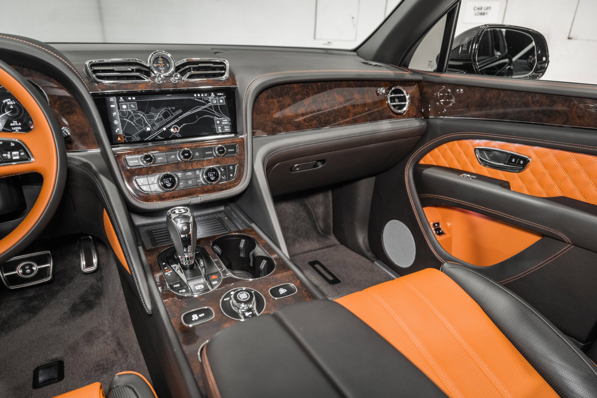 Used 2022 Bentley Bentayga image 30