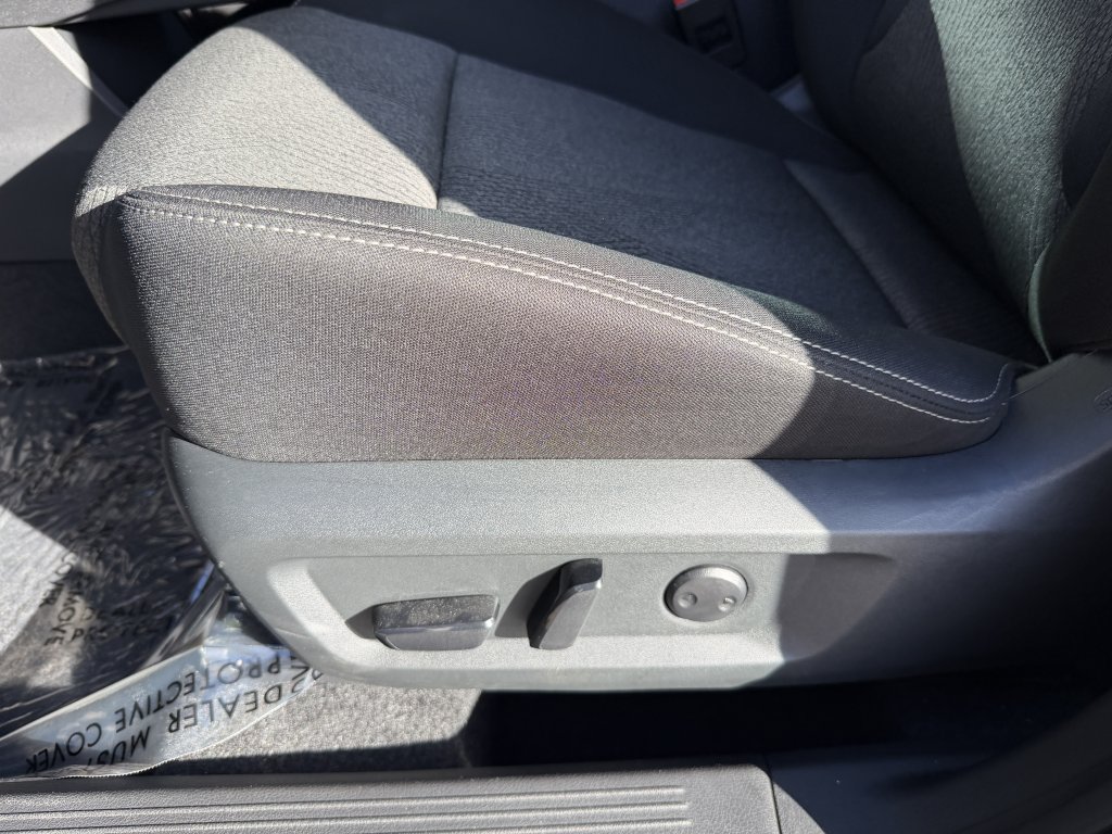 Used 2025 Nissan Rogue SV FWD image 29
