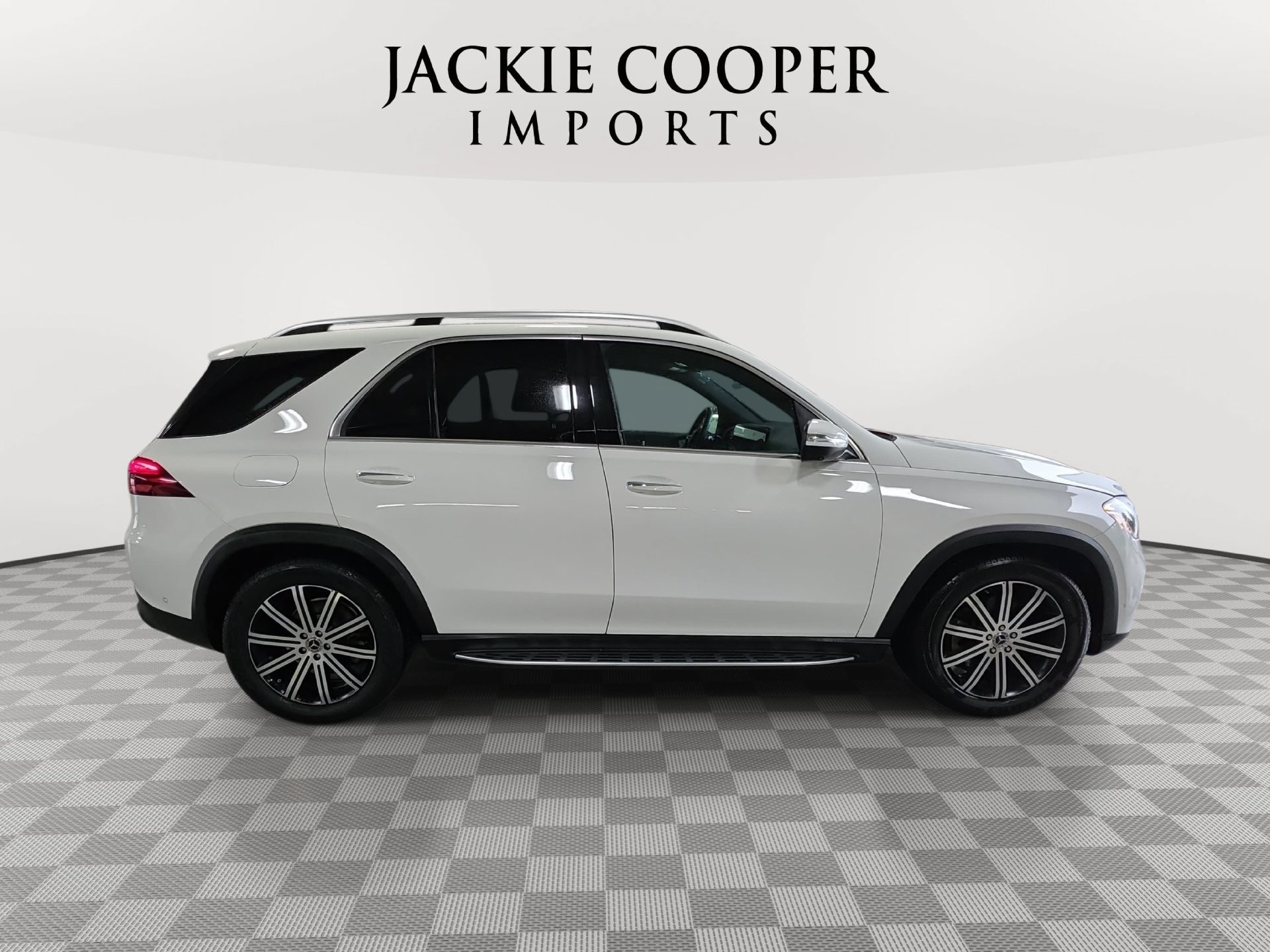 Used 2026 Mercedes-Benz GLE 350 4MATIC w/ Winter Package image 4