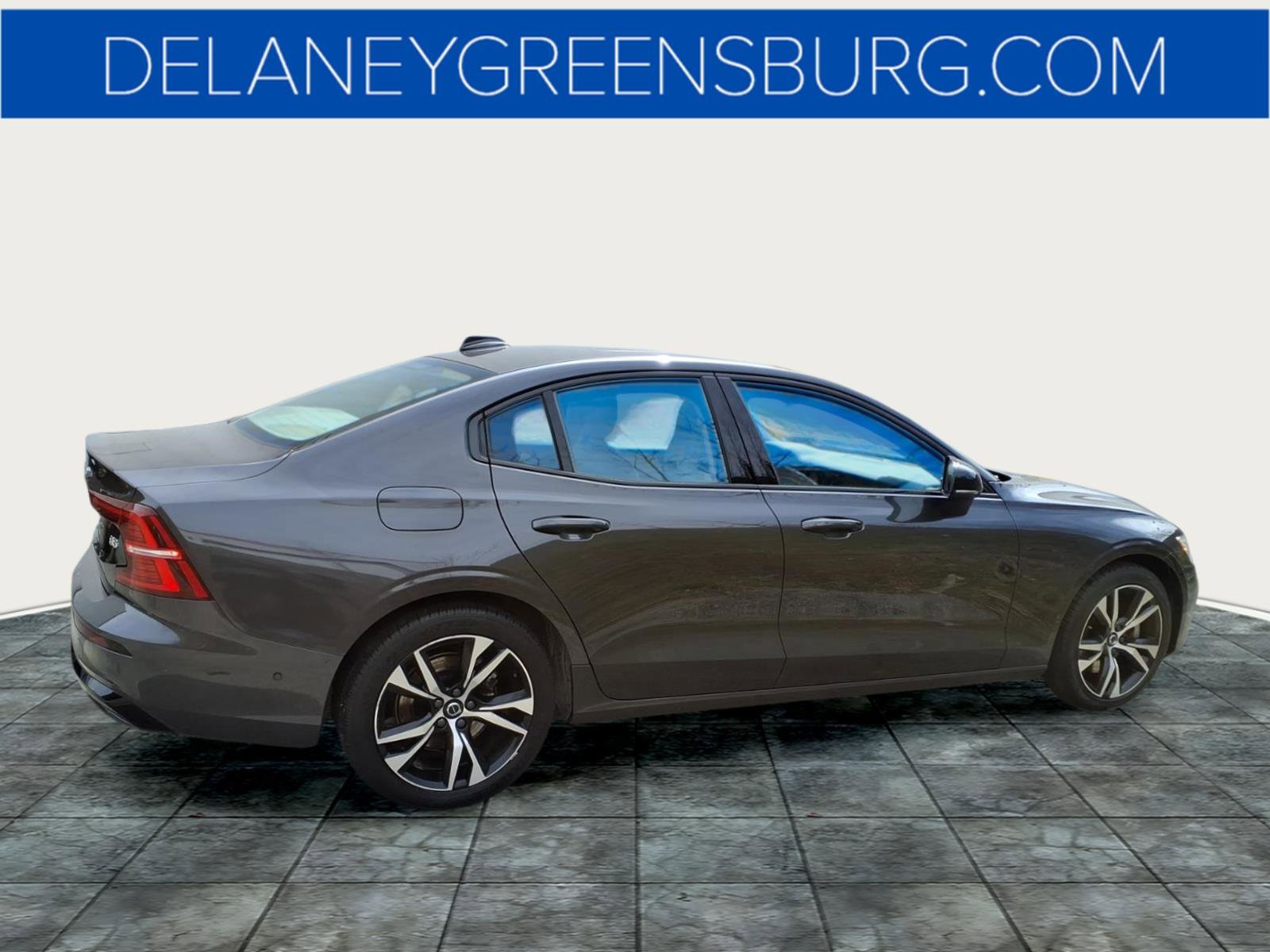 Used 2024 Volvo S60 B5 Plus image 2