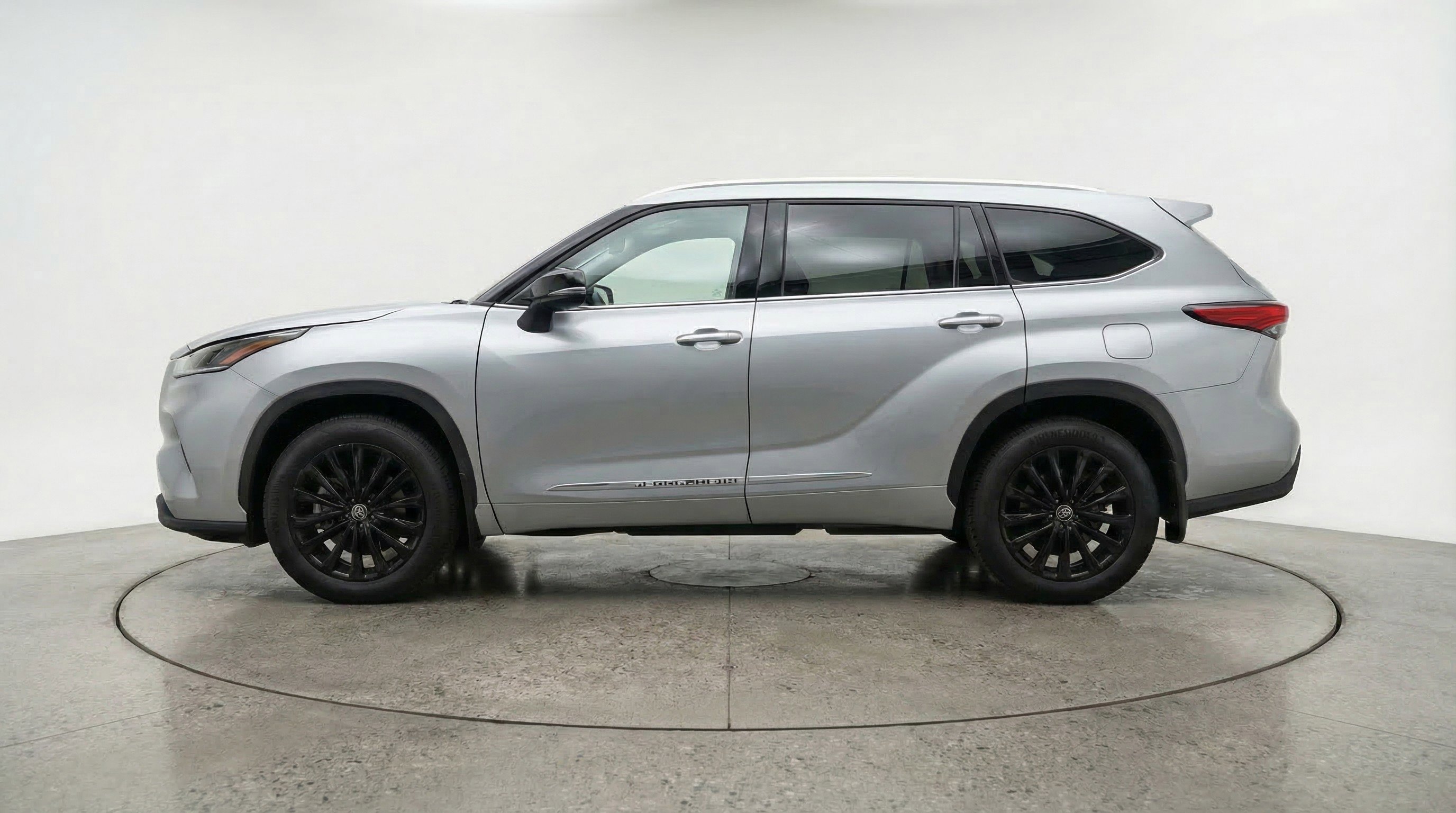 Used 2025 Toyota Highlander XSE AWD/4WD image 5
