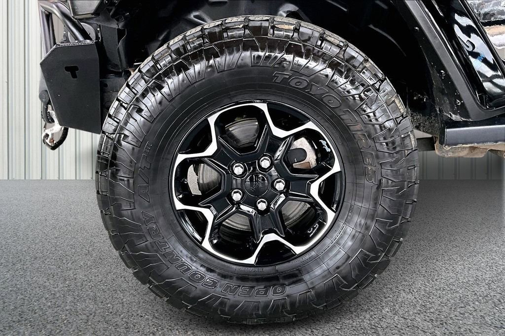 Used 2021 Jeep Wrangler Unlimited Rubicon 4xe w/ Dual Top Group image 33