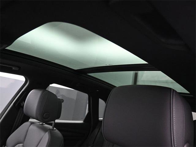 Used 2024 Audi Q5 e Premium Plus w/ Premium Plus Package image 27