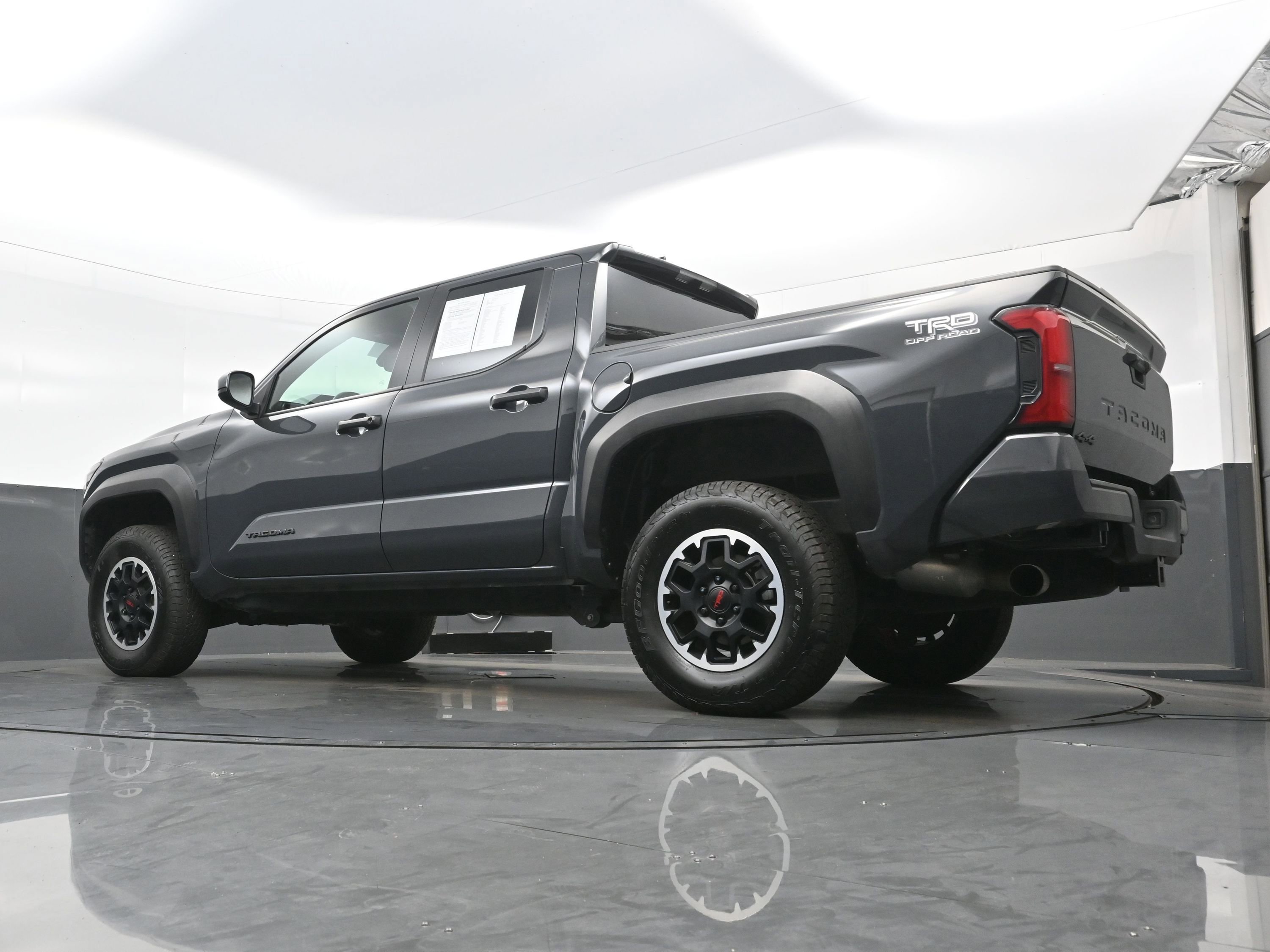 Used 2024 Toyota Tacoma TRD Off-Road image 29
