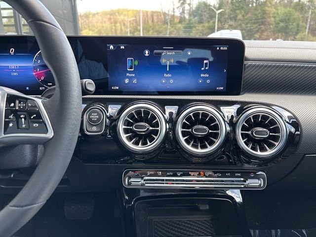 Used 2025 Mercedes-Benz CLA 250 4MATIC image 41