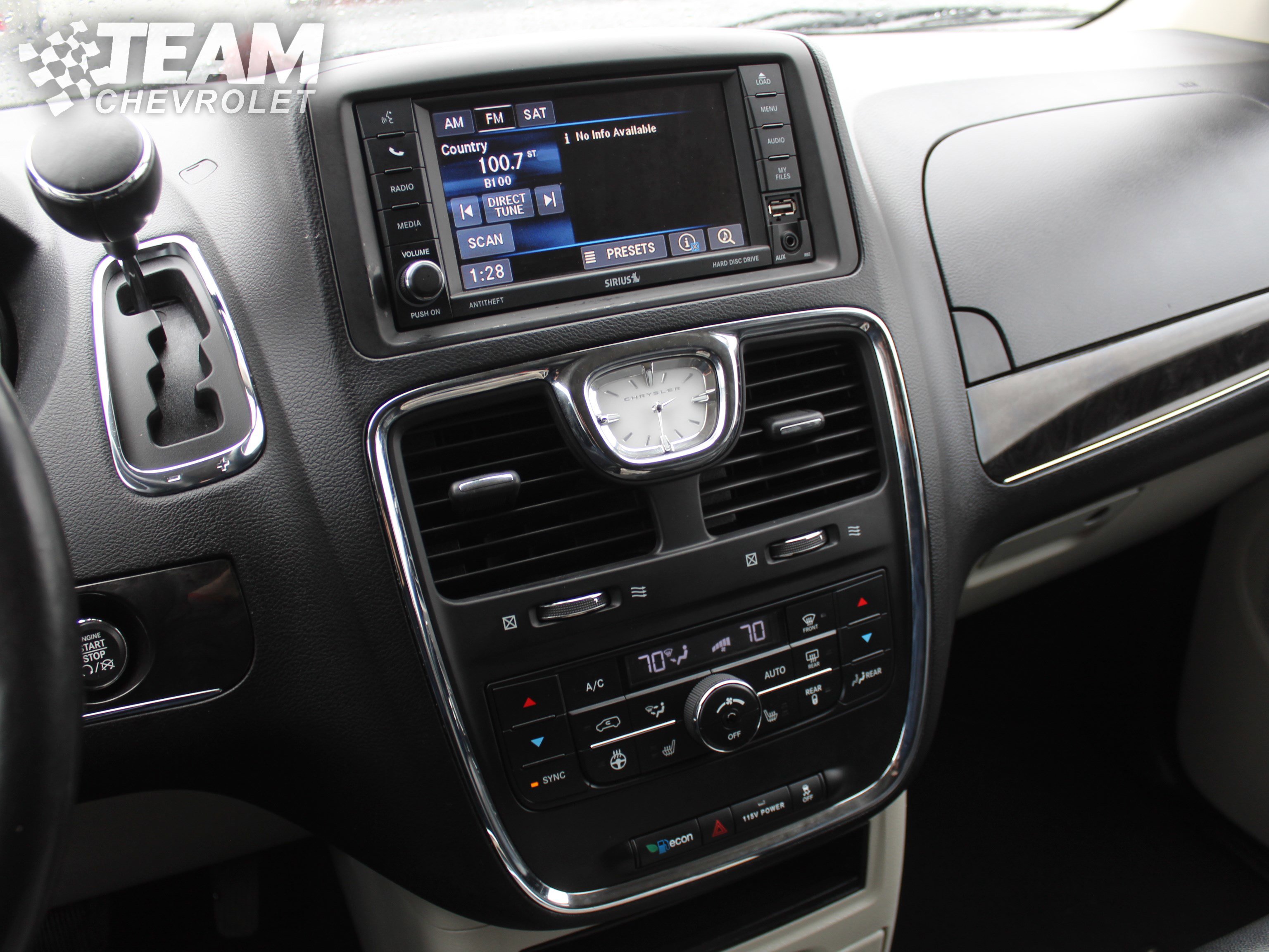 Used 2015 Chrysler Town & Country Touring-L w/ Driver Convenience Group image 15