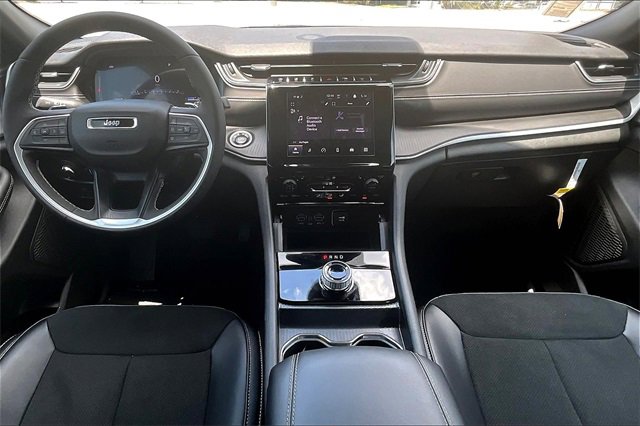 New 2025 Jeep Grand Cherokee L Altitude image 5