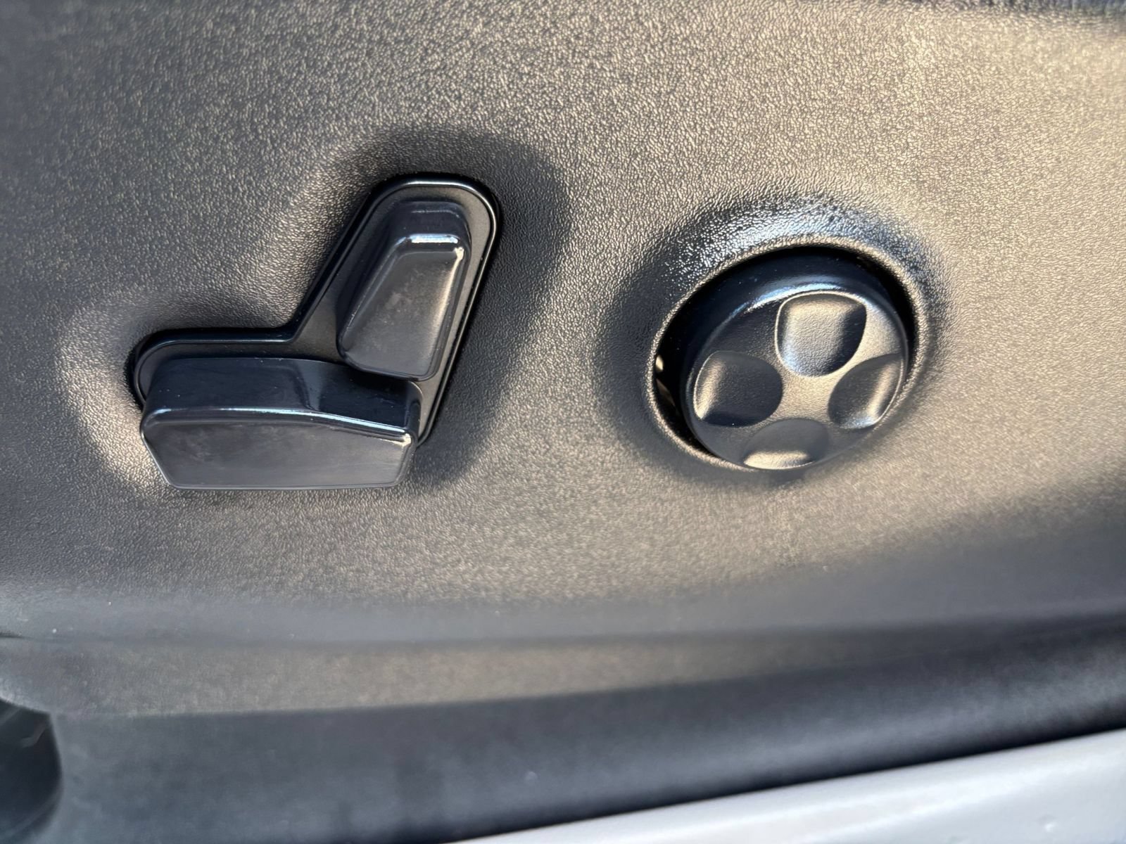 Used 2023 Chrysler Pacifica Touring-L FWD image 21
