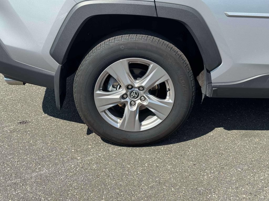Used 2025 Toyota RAV4 XLE AWD/4WD image 10