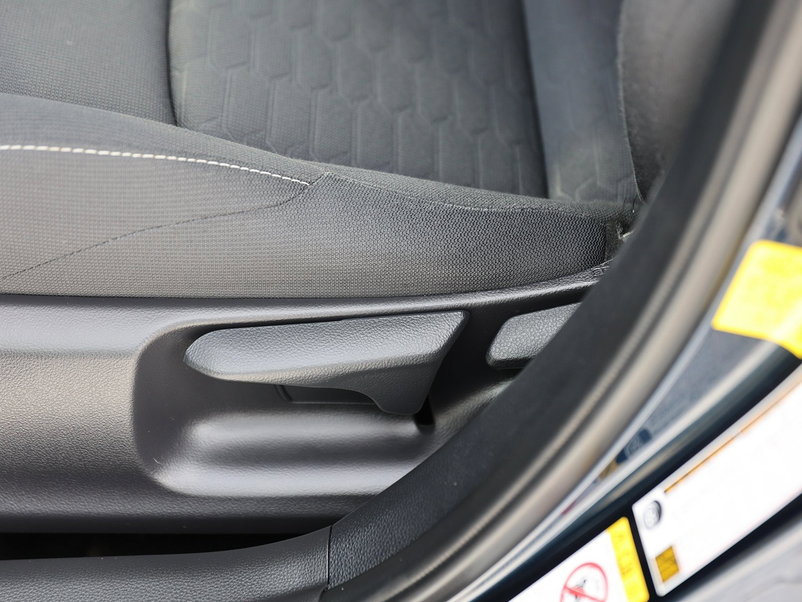 Used 2020 Toyota Corolla SE w/ SE Preferred Package image 17