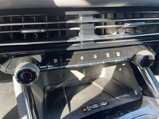 New 2026 Chevrolet Traverse LT w/ Driver Confidence Package AWD/4WD image 19