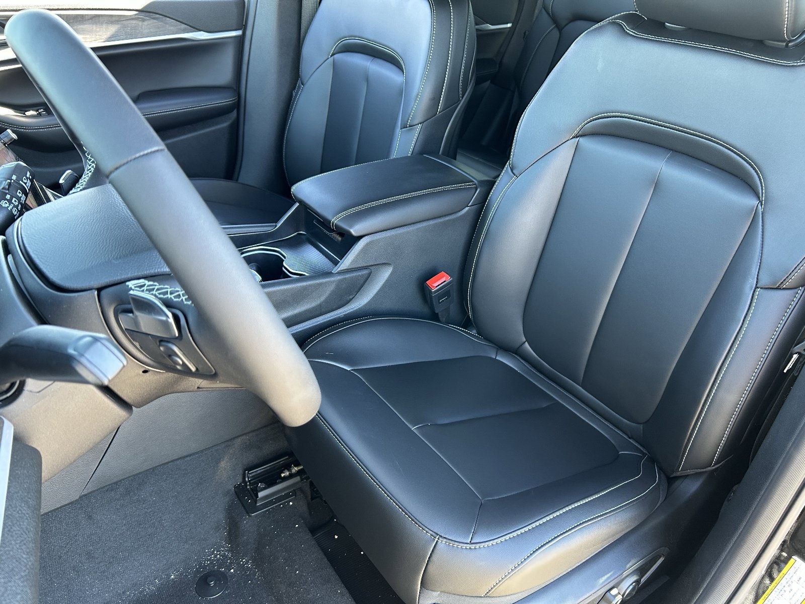New 2026 Jeep Grand Cherokee Limited w/ Limited Altitude Package AWD/4WD image 18