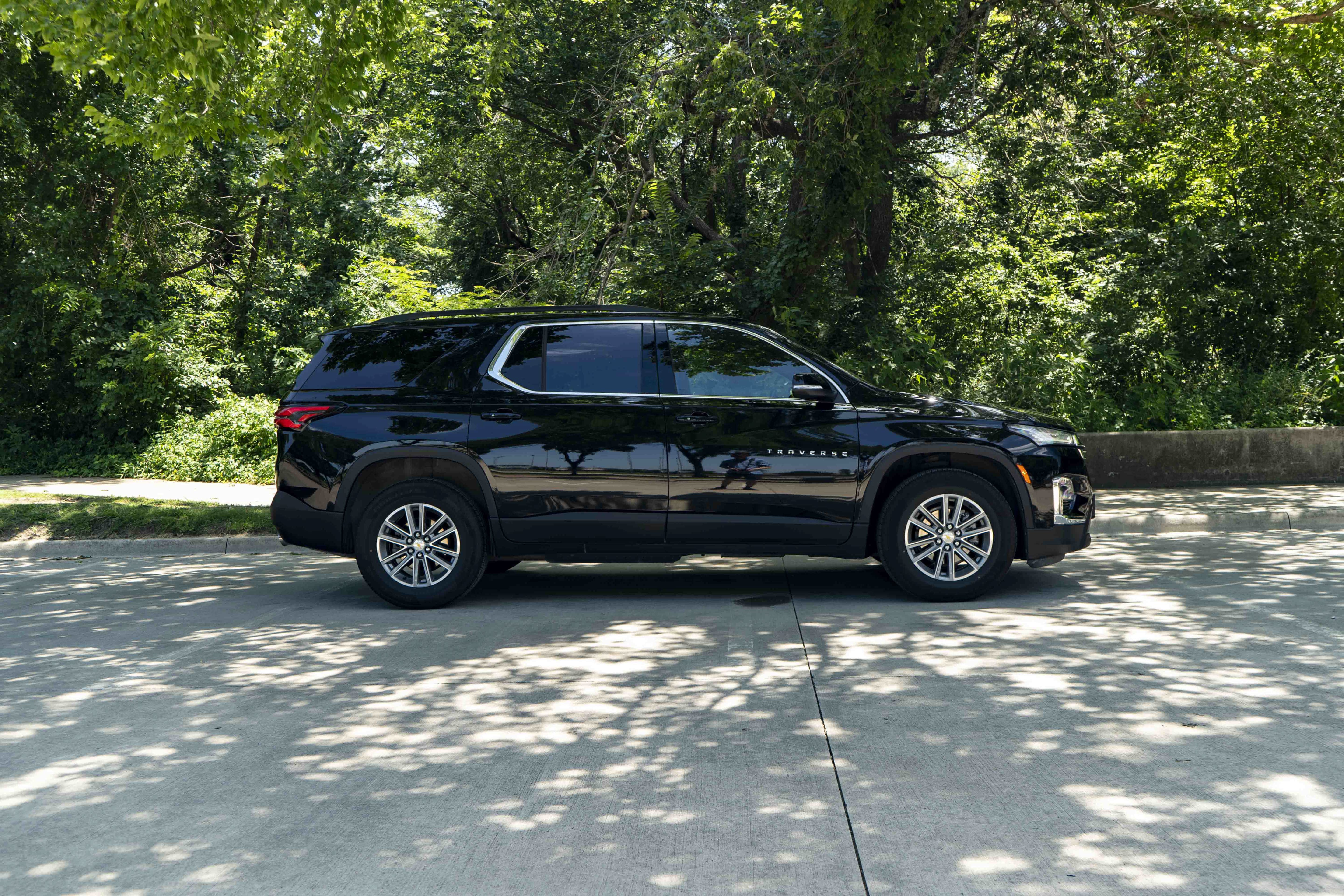 Used 2023 Chevrolet Traverse LT FWD image 9