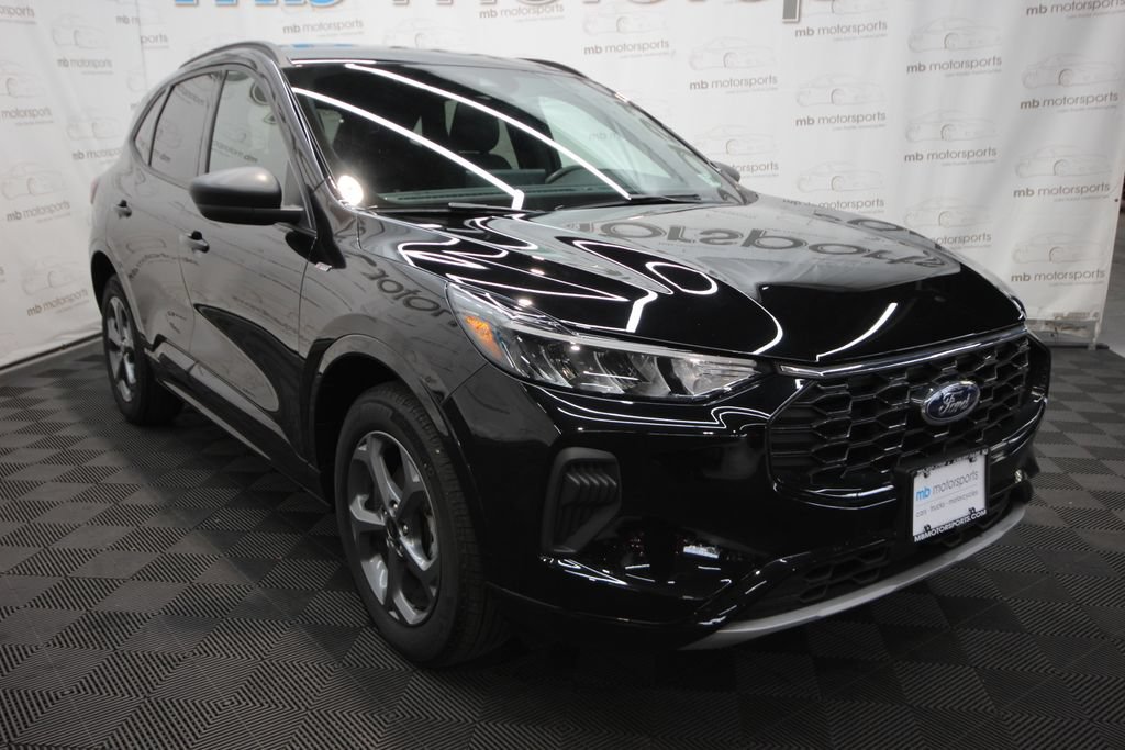 Used 2023 Ford Escape ST-Line w/ Tech Pack #1 AWD/4WD image 11