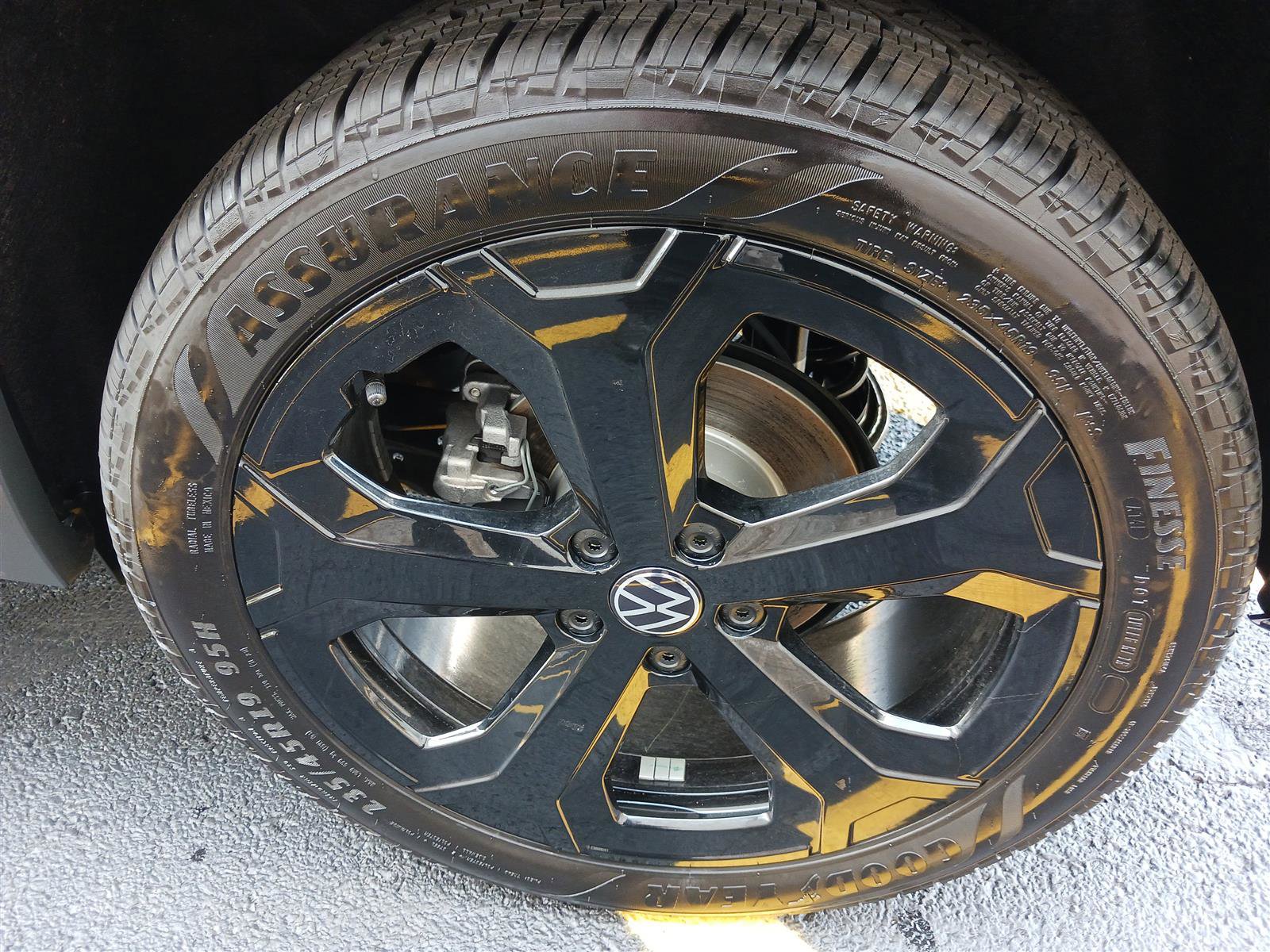 New 2025 Volkswagen Taos SEL image 39