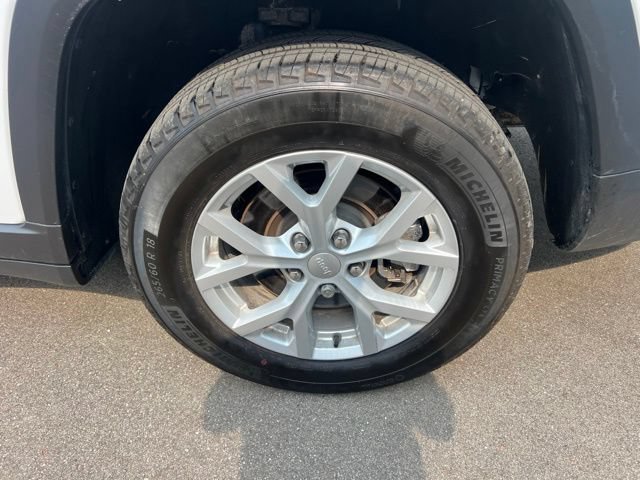 Used 2023 Jeep Grand Cherokee L Limited AWD/4WD image 9