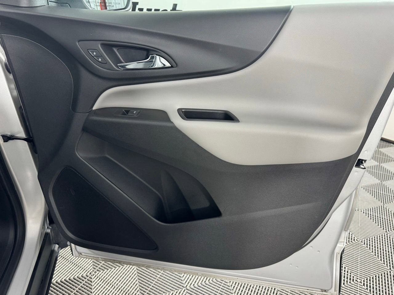 Used 2022 Chevrolet Equinox LS image 29