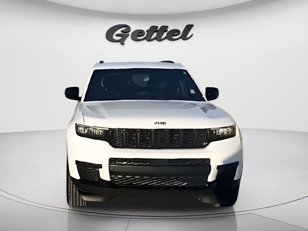 Used 2025 Jeep Grand Cherokee L Laredo image 3