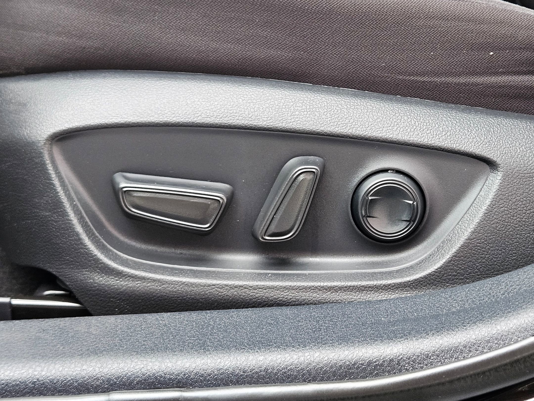 Used 2020 Toyota Camry LE image 20