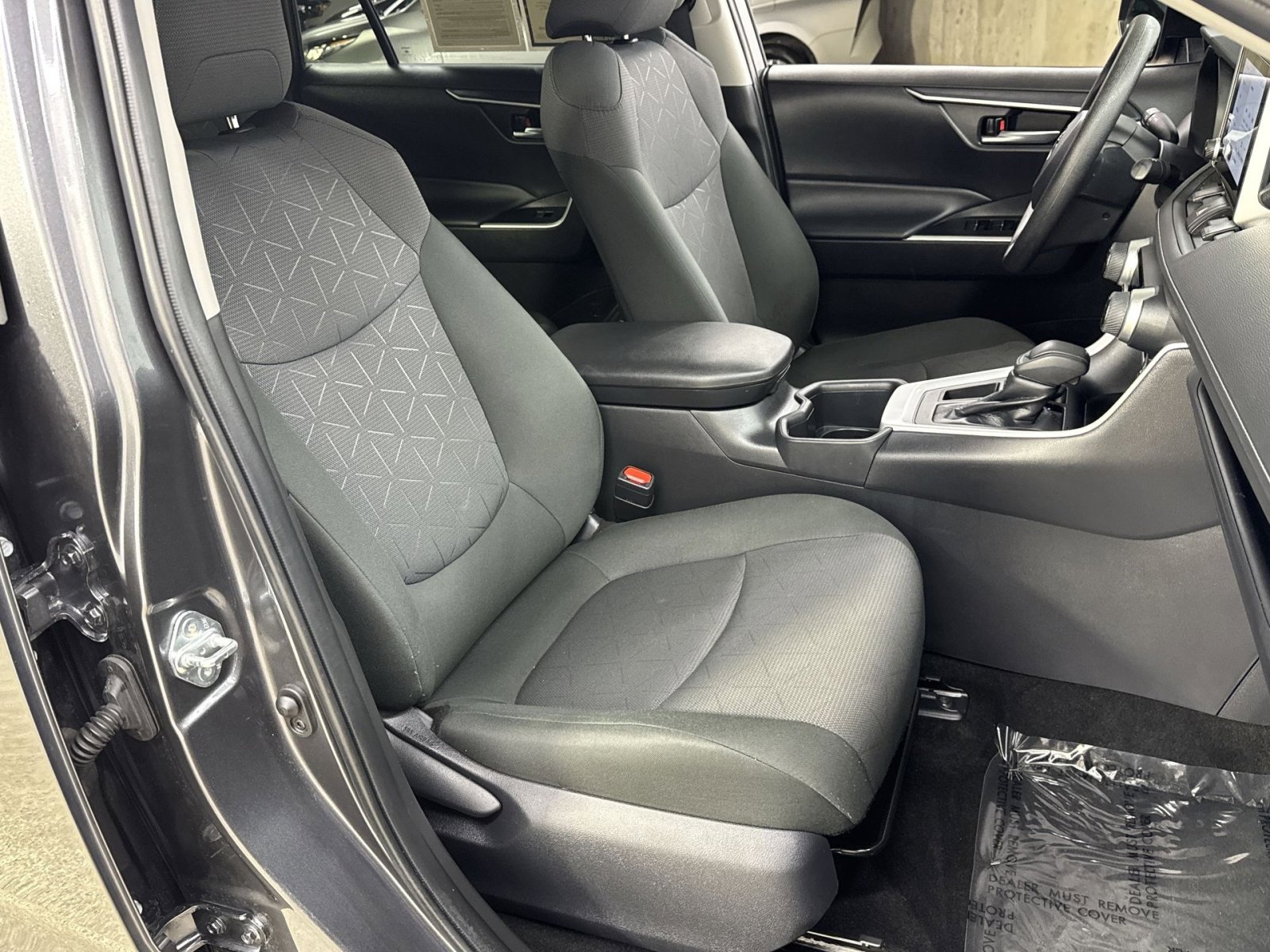 Used 2025 Toyota RAV4 XLE image 31