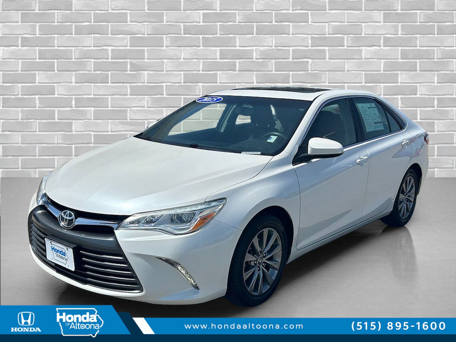 Used 2015 Toyota Camry XLE FWD image 1