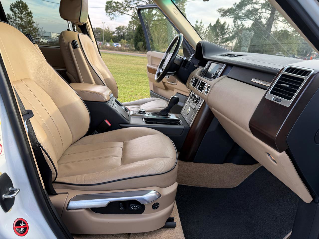 Used 2012 Land Rover Range Rover HSE image 20