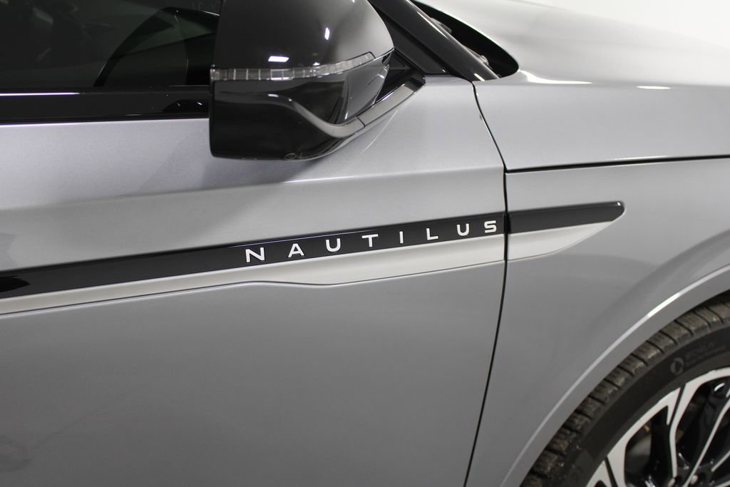 Used 2024 Lincoln Nautilus Reserve image 12