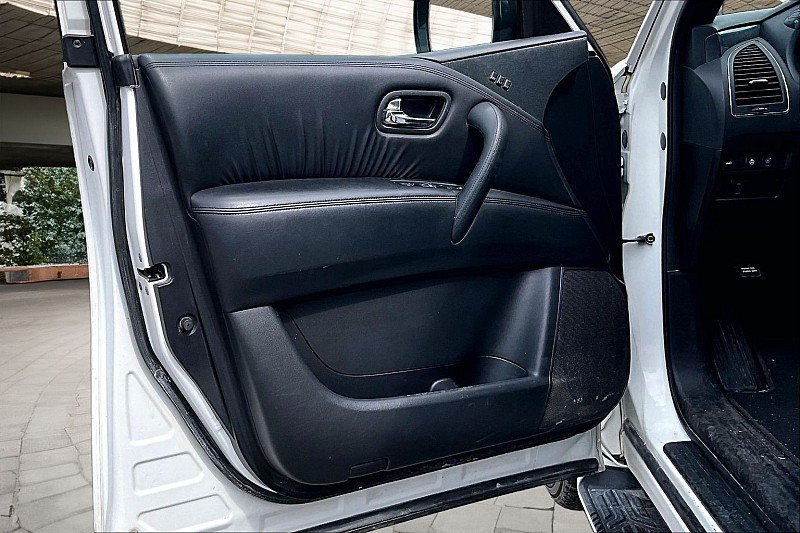 Used 2023 Nissan Armada SL w/ Midnight Edition Package RWD image 15