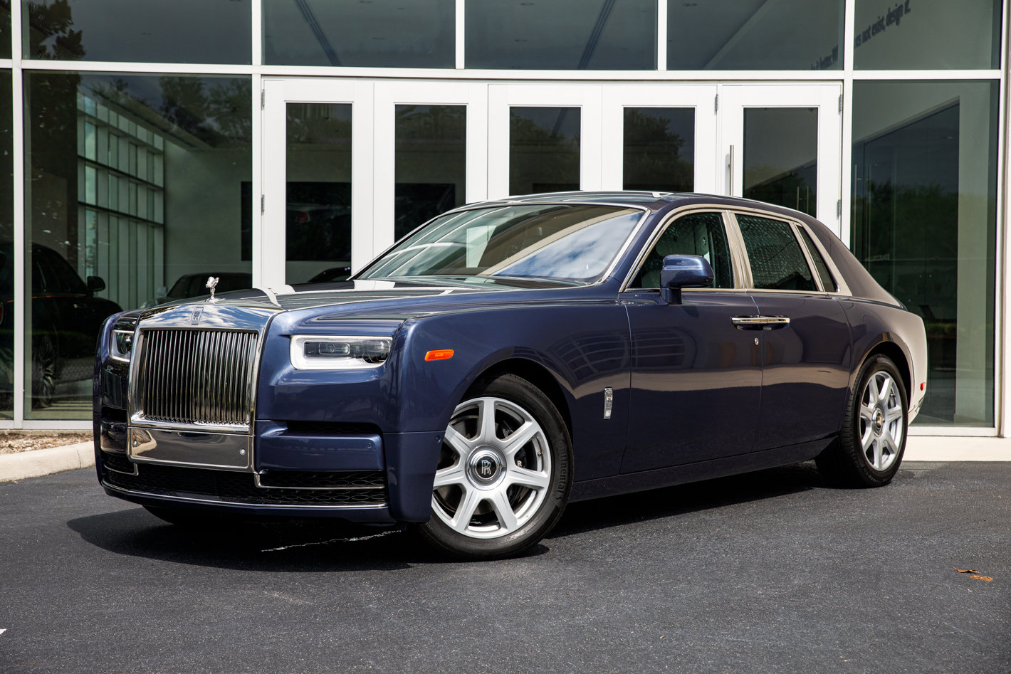 Certified 2020 Rolls-Royce Phantom Sedan RWD image 4