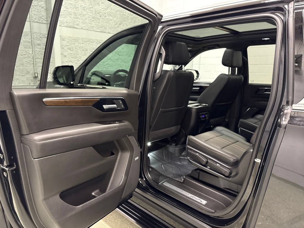 Used 2026 Chevrolet Suburban High Country AWD/4WD image 30