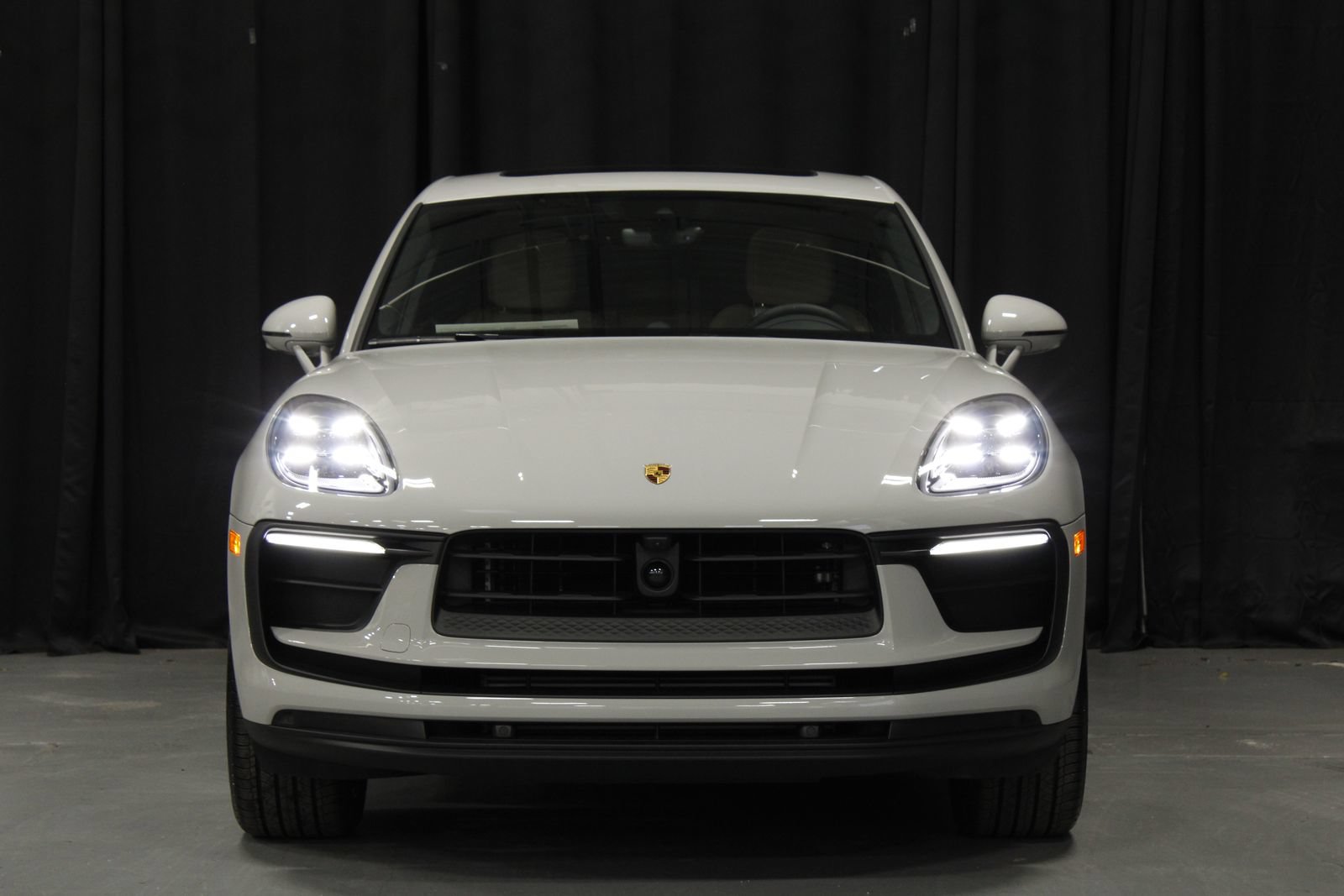 New 2026 Porsche Macan AWD/4WD image 10