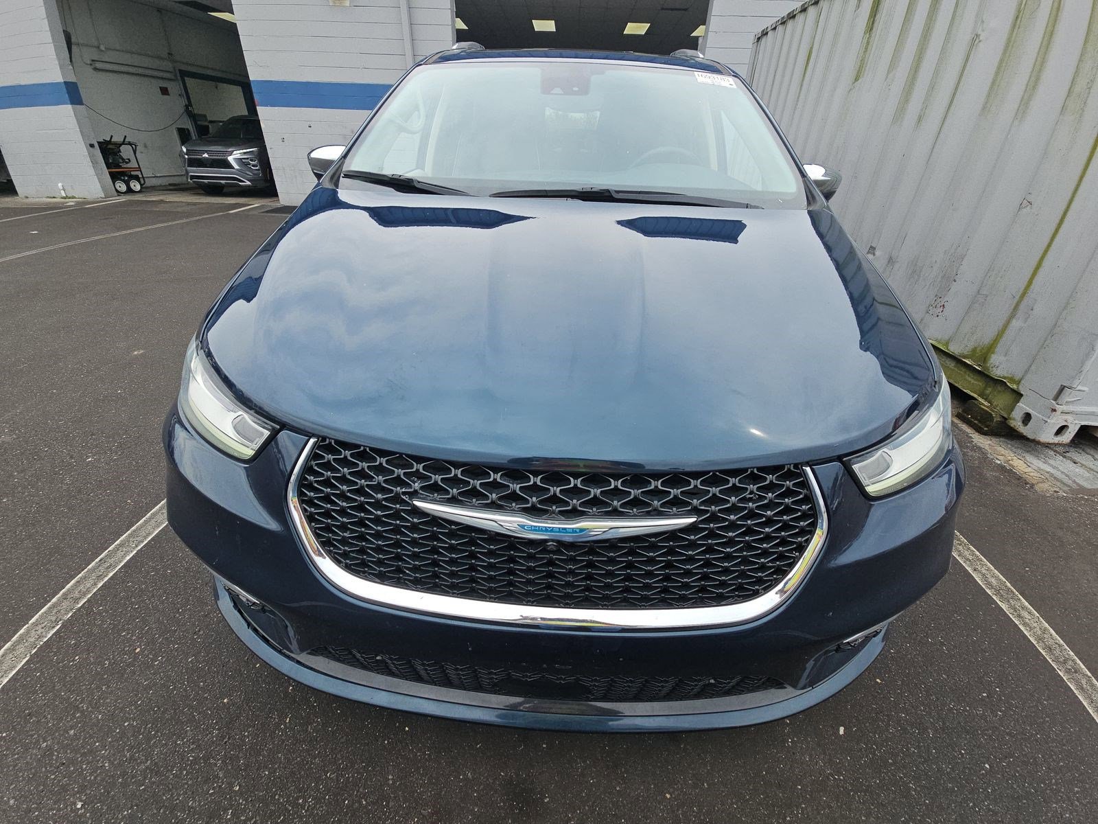 Used 2021 Chrysler Pacifica Limited w/ Premium & Safety Sphere Group image 2