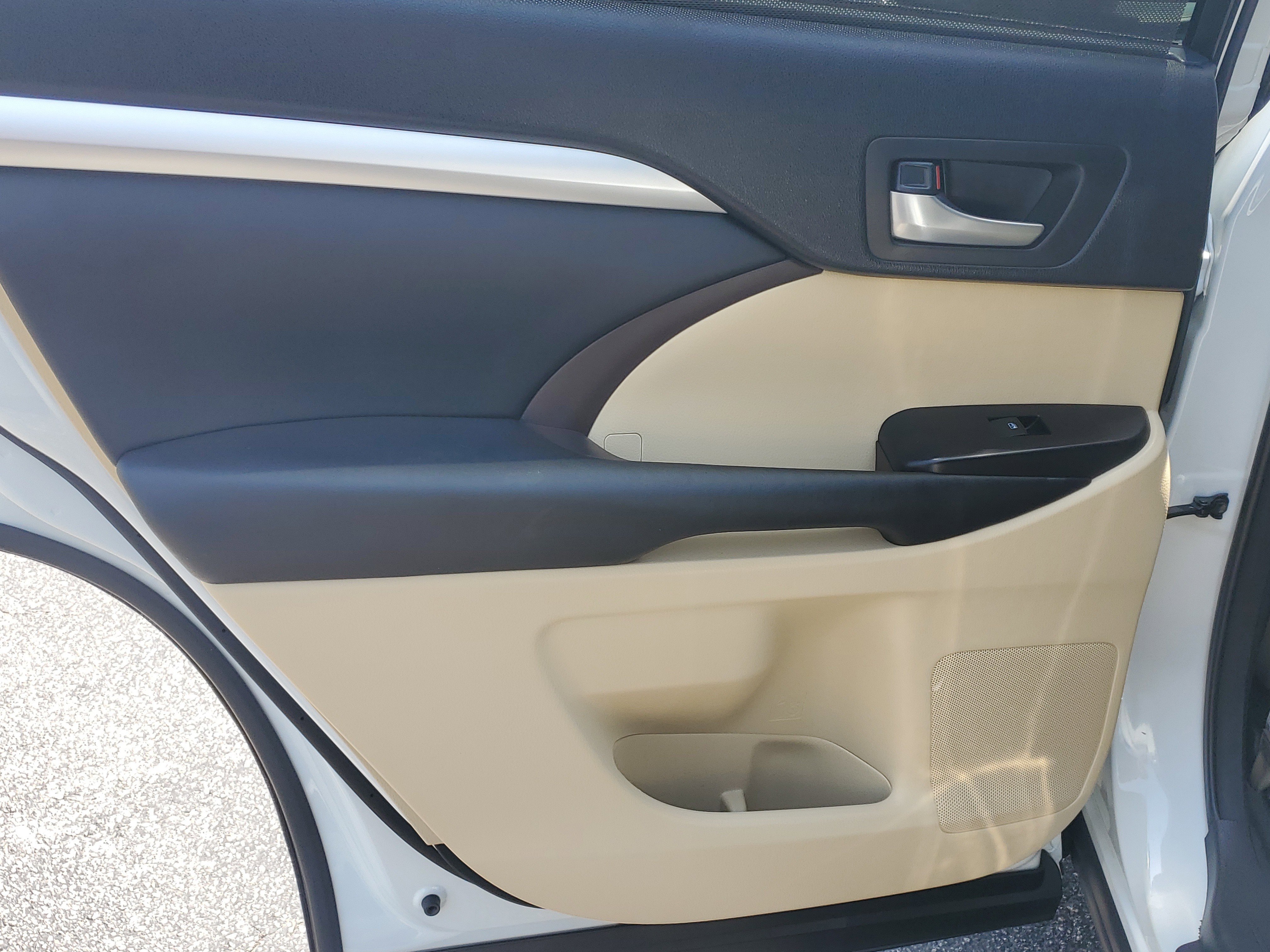 Certified 2017 Toyota Highlander XLE FWD image 13