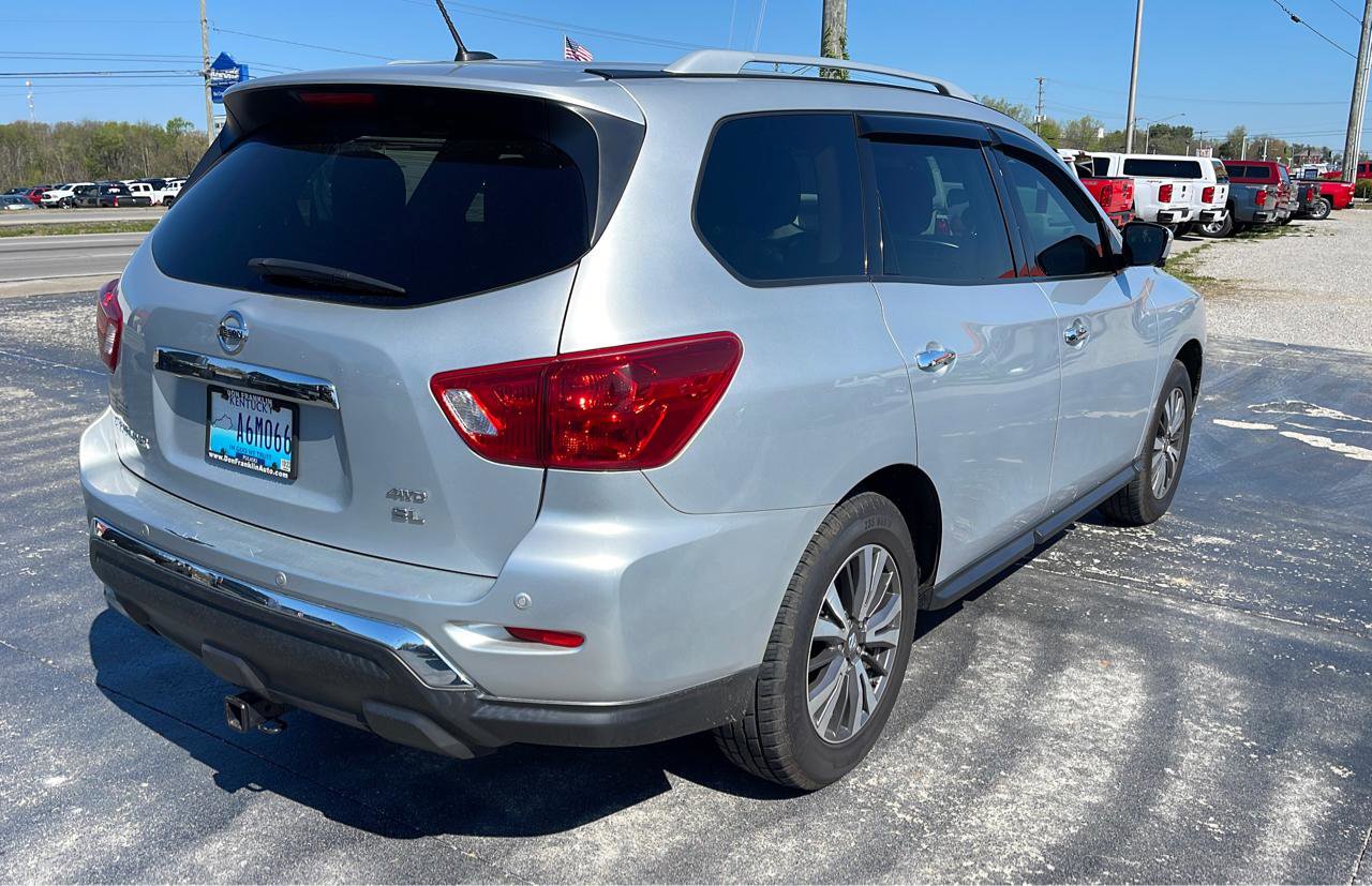 Used 2017 Nissan Pathfinder SL AWD/4WD image 3