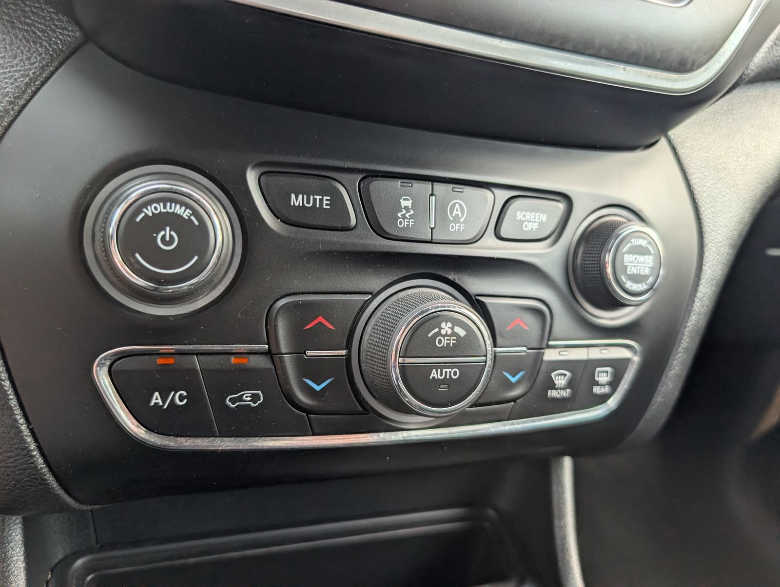 Used 2021 Jeep Cherokee Latitude Lux 80th Anniv w/ Quick Order Package 26U 80TH FWD image 22