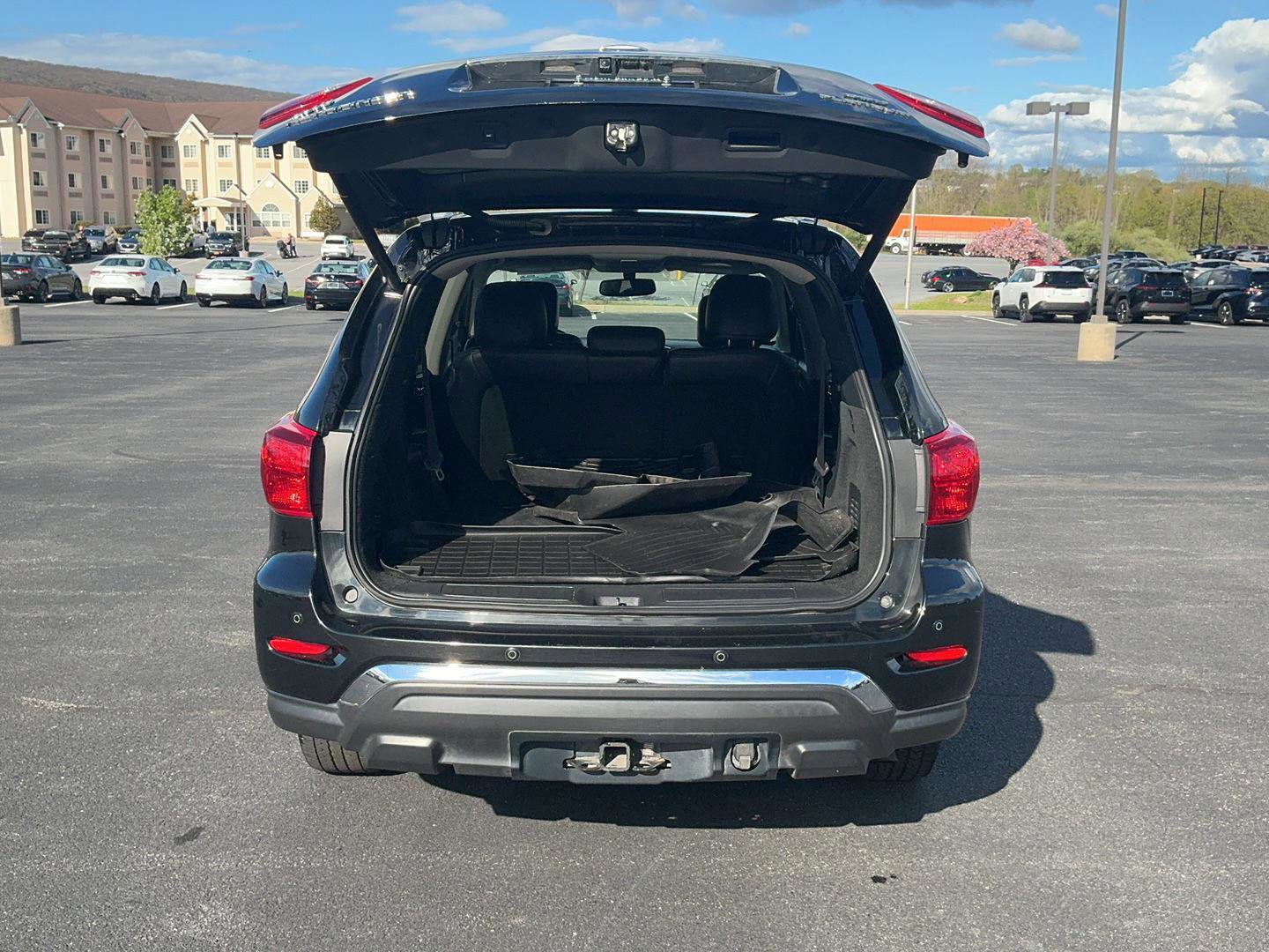 Used 2019 Nissan Pathfinder Platinum image 32