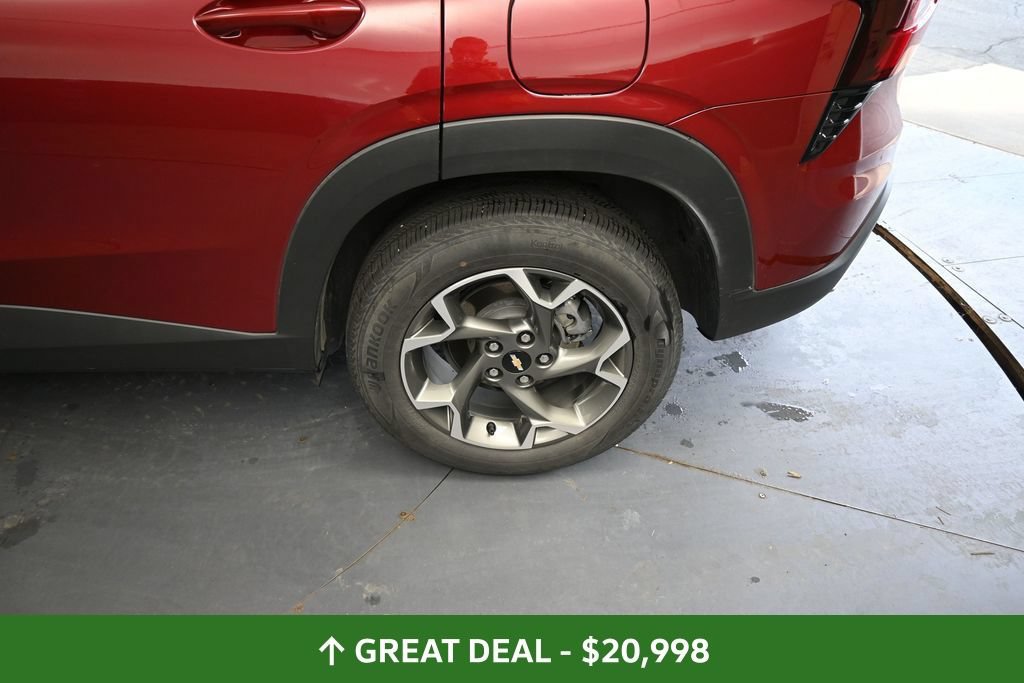 Used 2025 Chevrolet Trax LT FWD image 19
