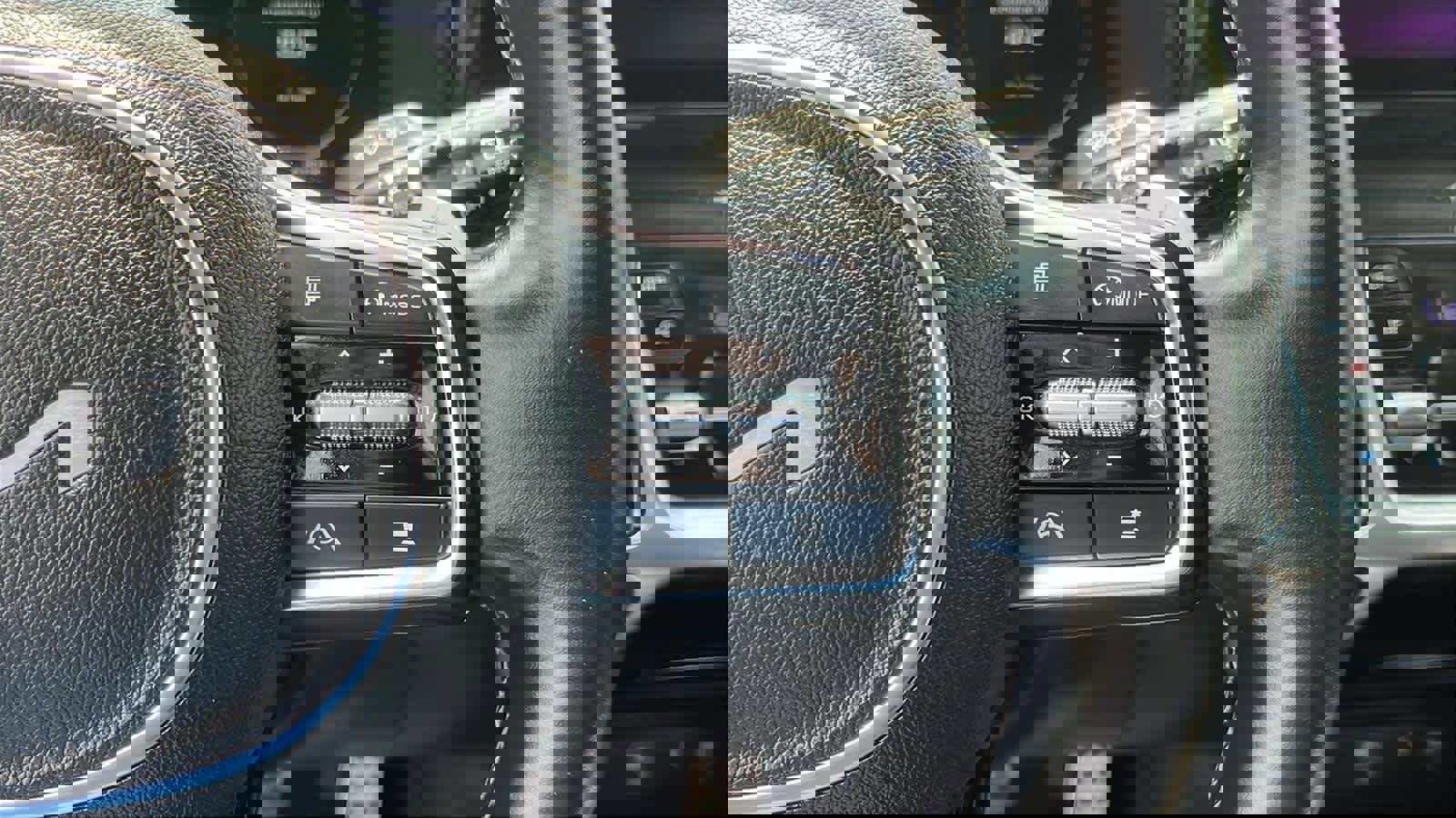 Used 2023 Kia Sorento SX image 13